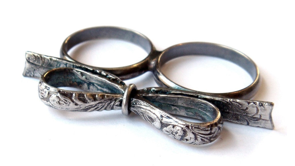 Bow Two Finger Ring / Silver